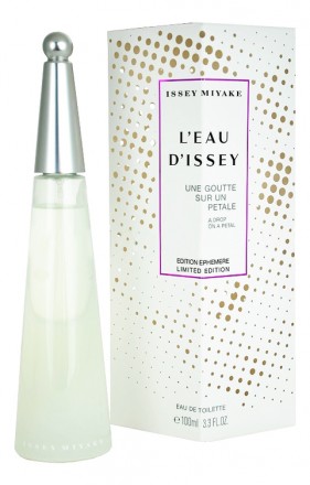 Issey Miyake L&#039;Eau D&#039;Issey Une Goutte Sur Un Petale
